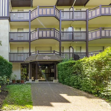 Daire With Parking And Balcony Near The Deauville